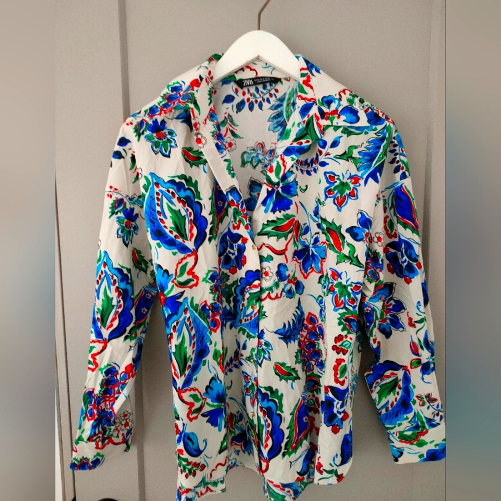 SIZE MEDIUM ZARA COTTON FLORAL PRINT BLOUSE